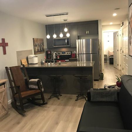 Home Sweet Condo Calgary Extérieur photo
