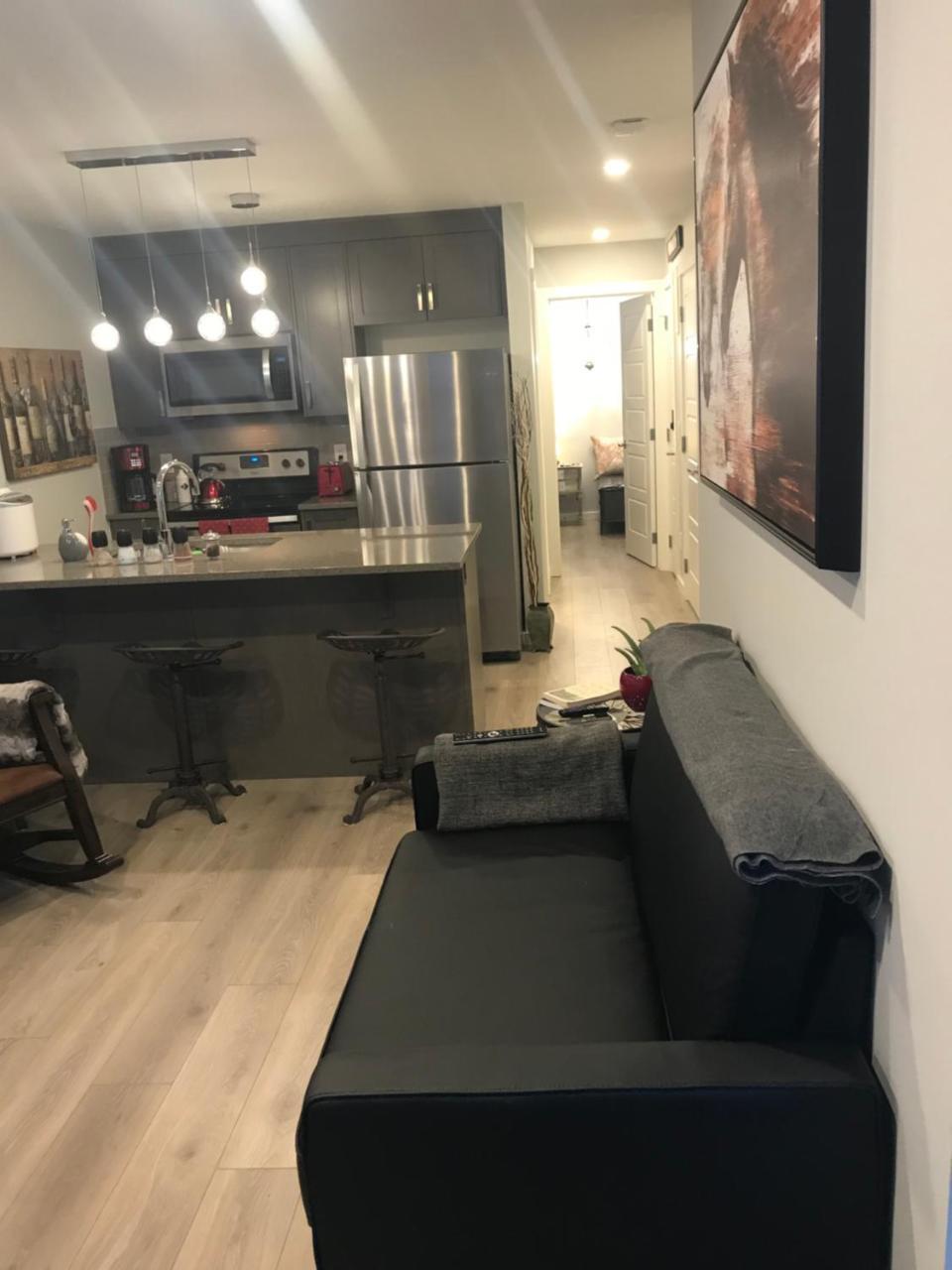 Home Sweet Condo Calgary Extérieur photo
