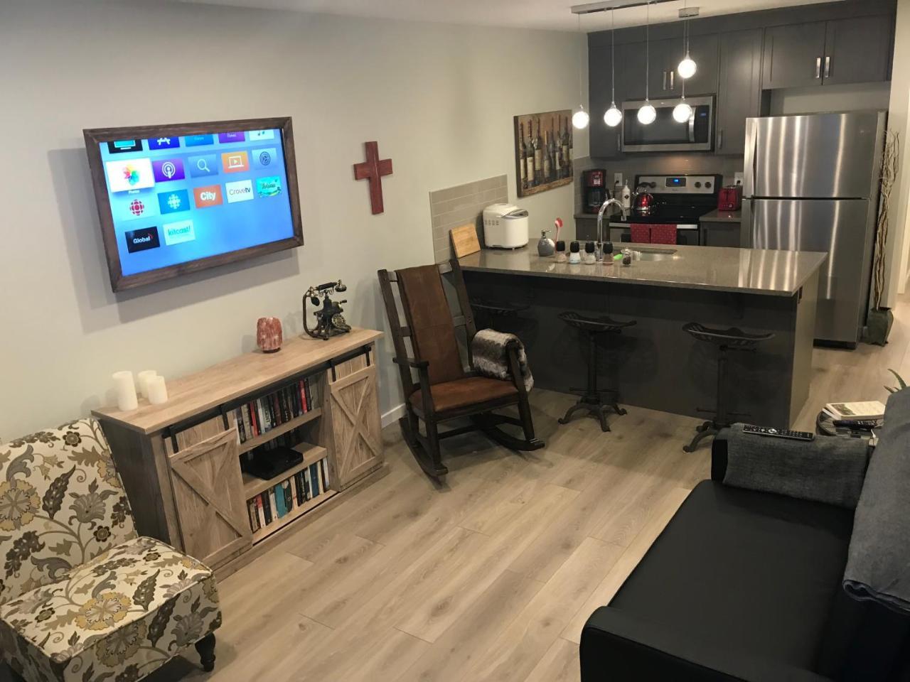 Home Sweet Condo Calgary Extérieur photo
