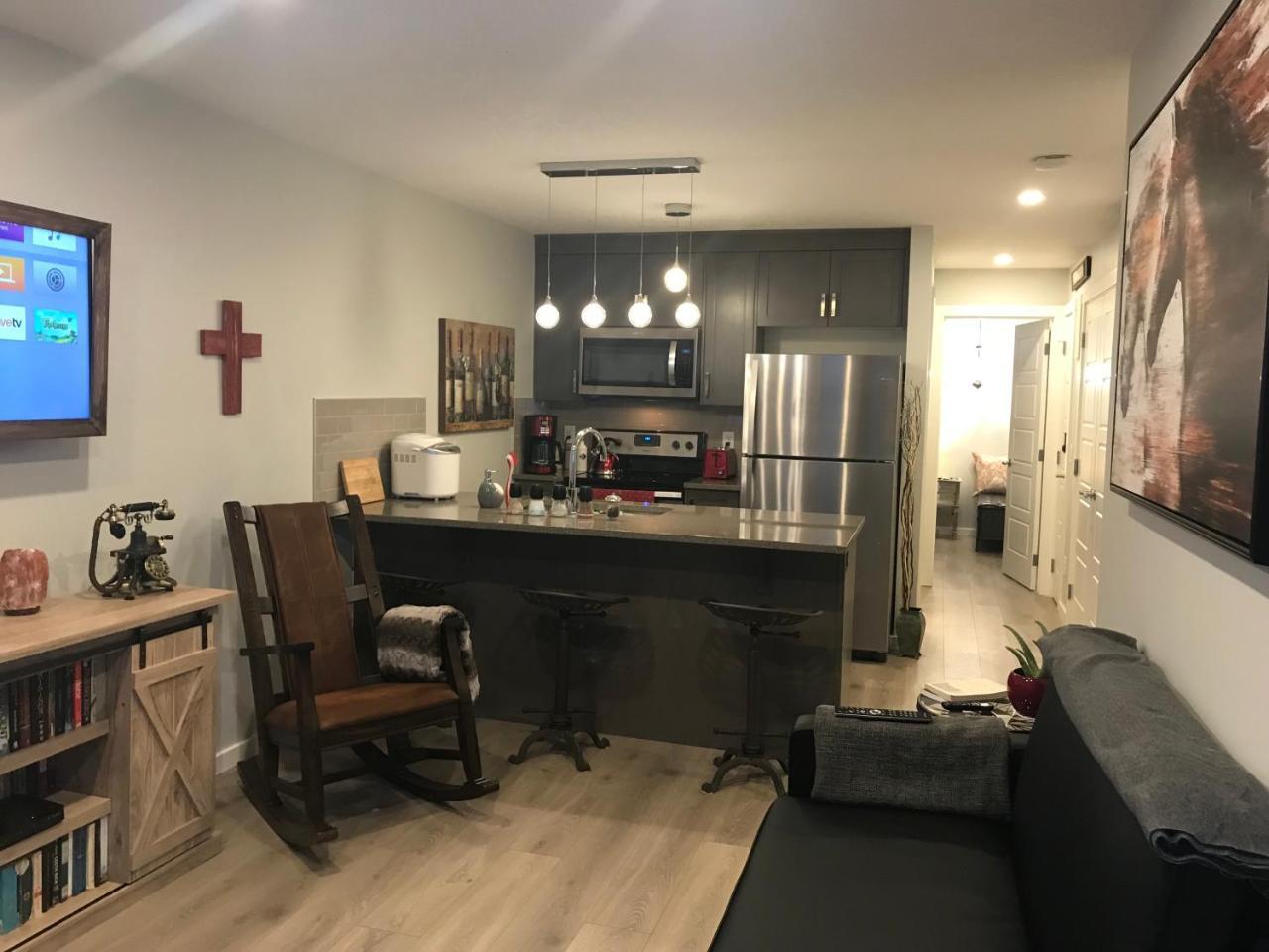 Home Sweet Condo Calgary Extérieur photo