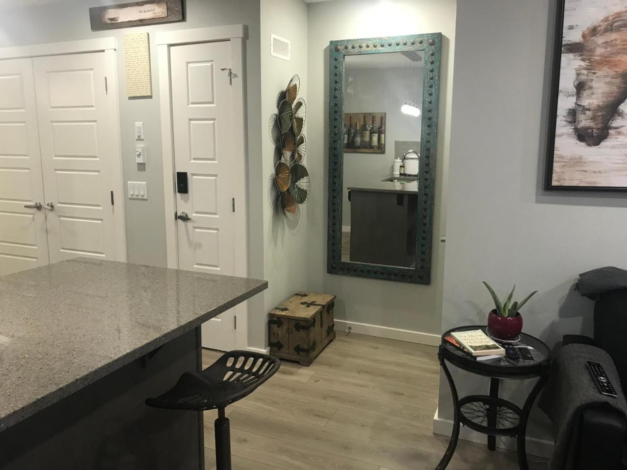 Home Sweet Condo Calgary Extérieur photo