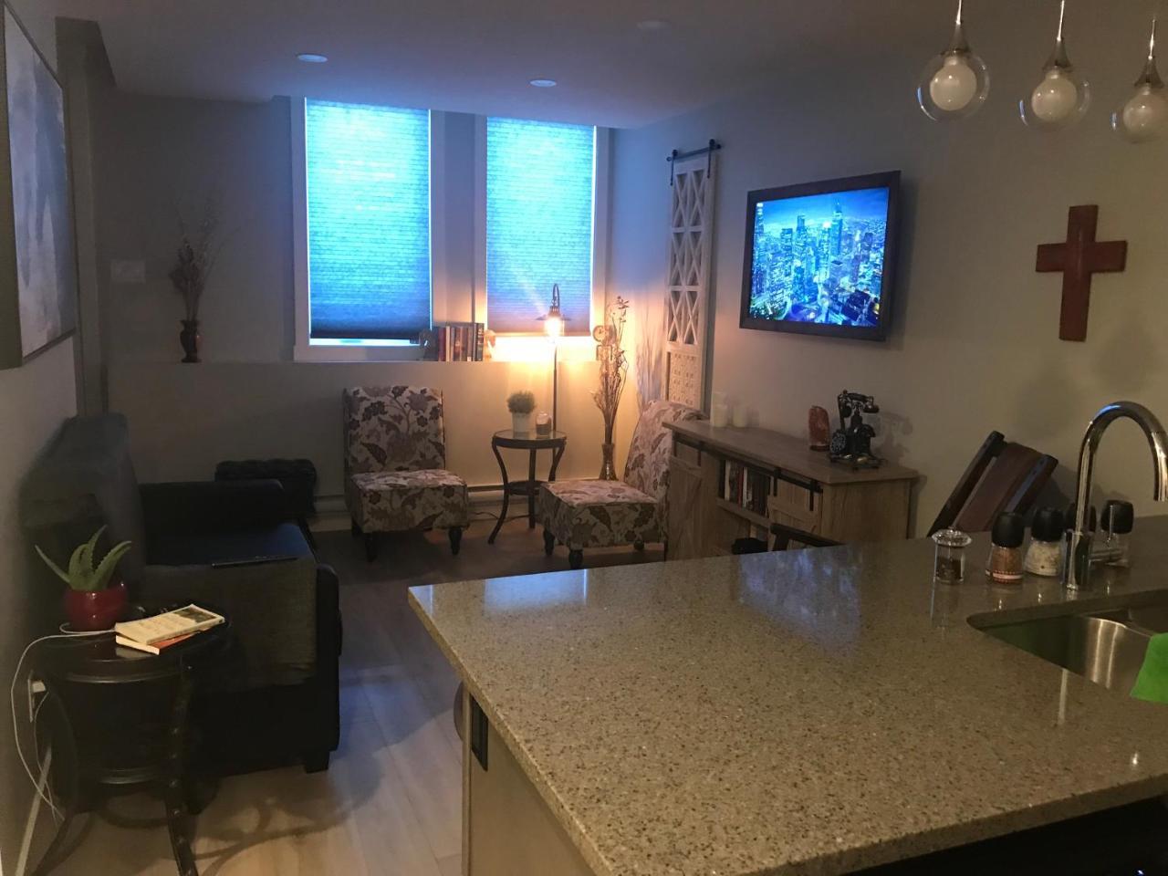 Home Sweet Condo Calgary Extérieur photo