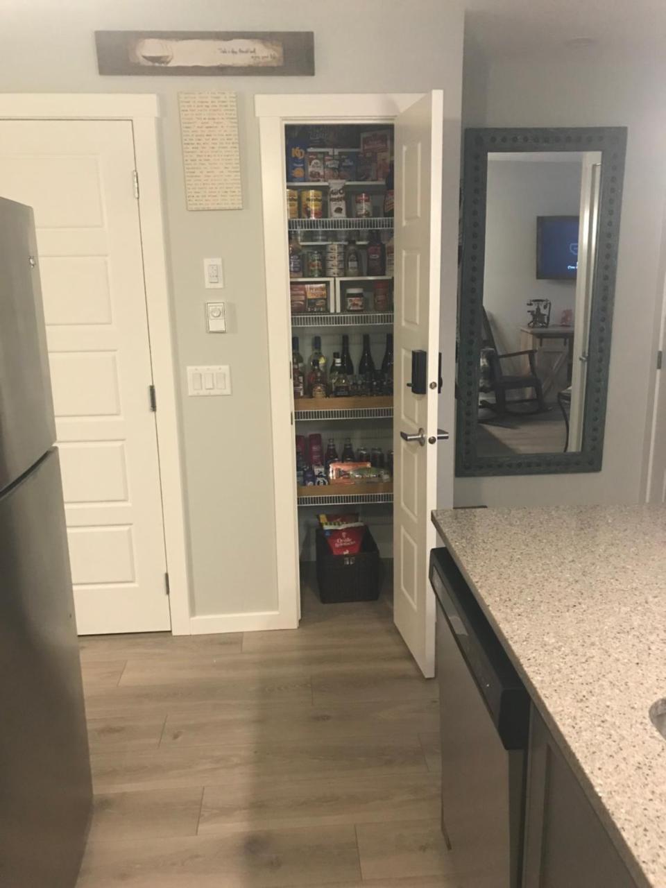 Home Sweet Condo Calgary Extérieur photo