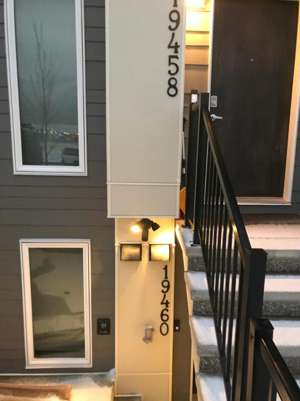 Home Sweet Condo Calgary Extérieur photo